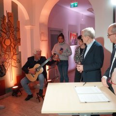 Link öffnet seitenüberlagerndes Dialog-Fenster