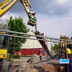 The pipe was carefully transported towards the borehole.