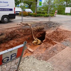 De leiding moest door dit boorgat naar de andere kant van de Saar worden getrokken.