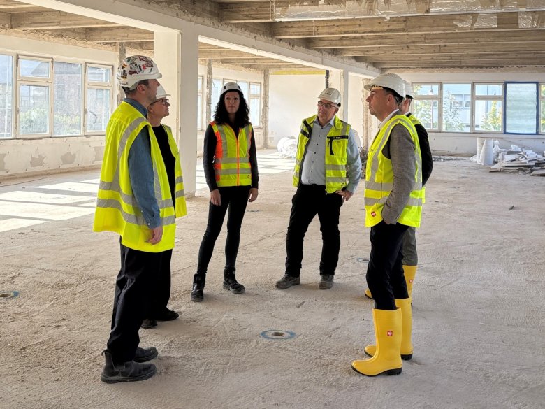 Renovatie van Konstantinstraße 50 - Persconferentie Renovatie van Konstantinstraße 50 - Persconferentie