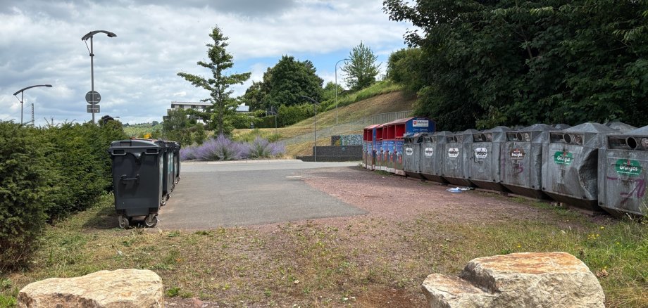 Mit Köderboxen gegen Ratten beim Bahnhof Mit Köderboxen gegen Ratten beim Bahnhof