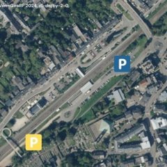 Die neuen Stellplätze in der Güterstraße sind auf dem Luftbild gelb markiert; weitere Parkplätze sind blau dargestellt.